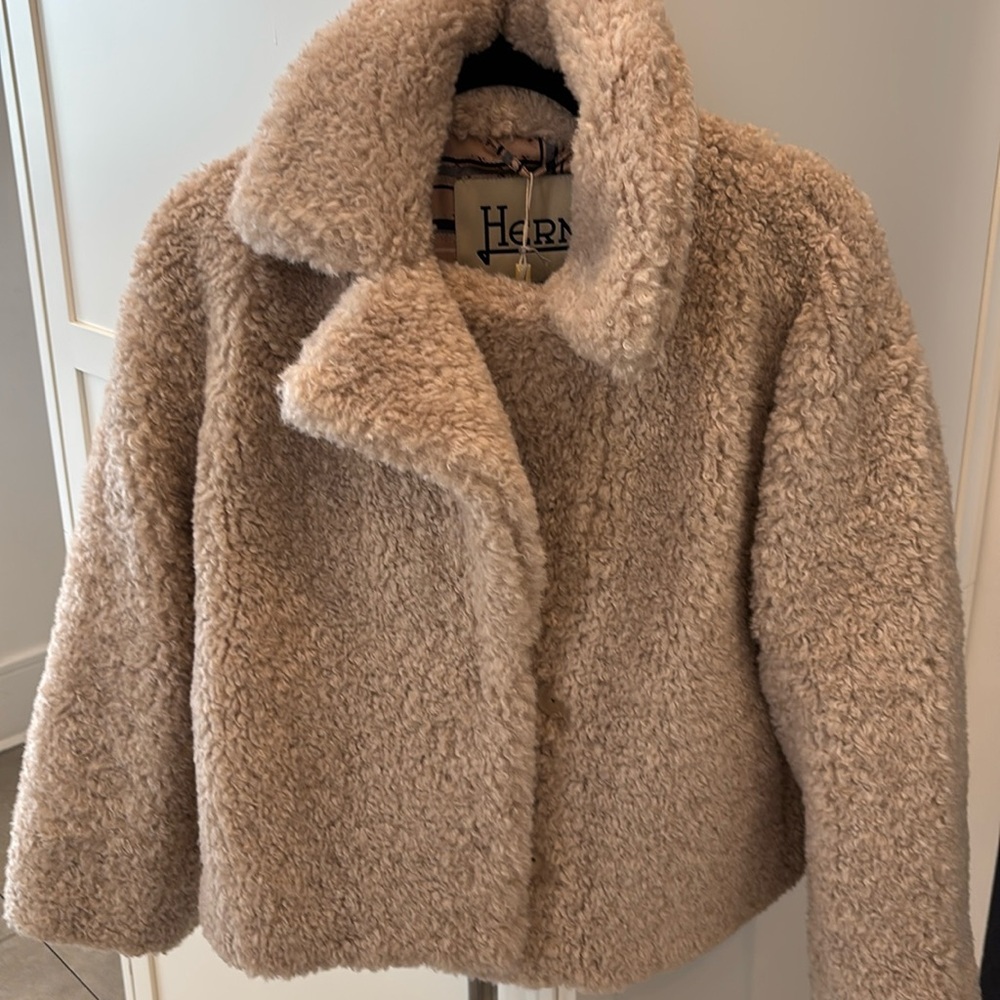 Brand new with tags Herno teddy short coat size 42 women
